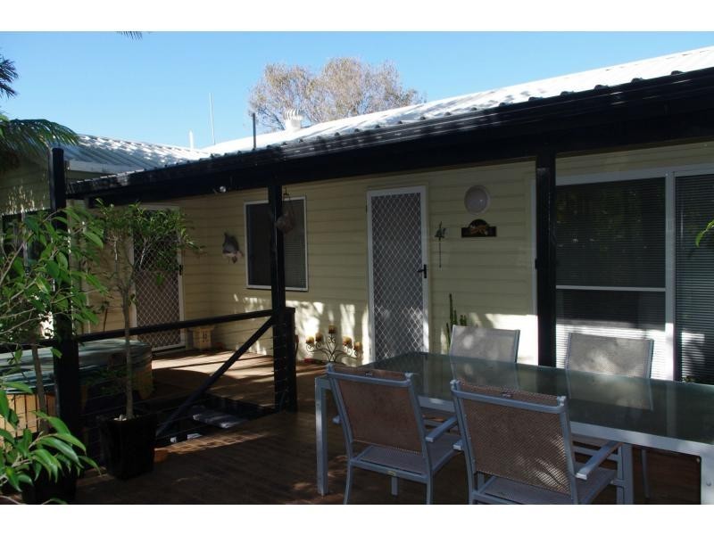 10-12 Eastern Road, Macleay Island QLD 4184