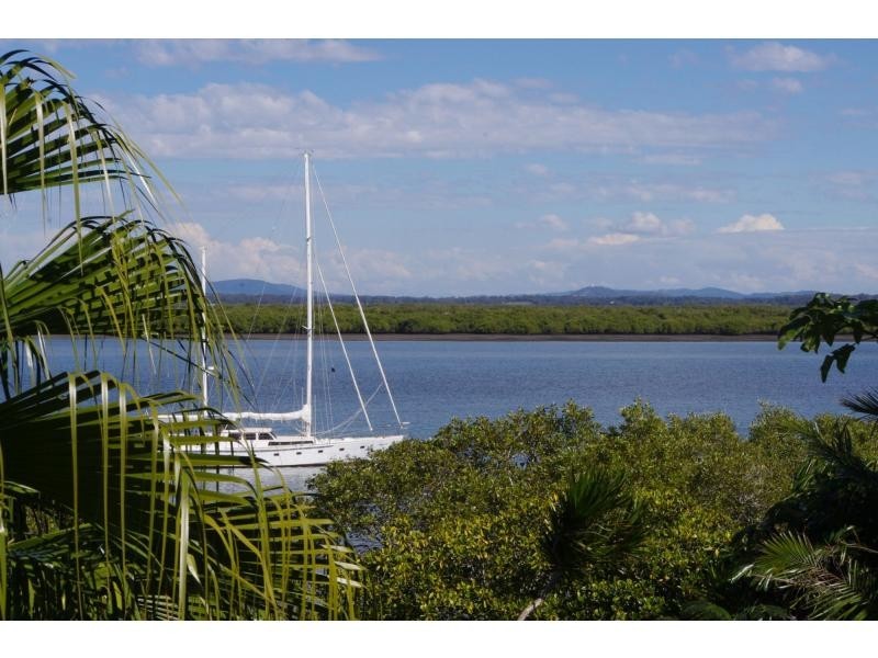 106 Western Road, Macleay Island QLD 4184