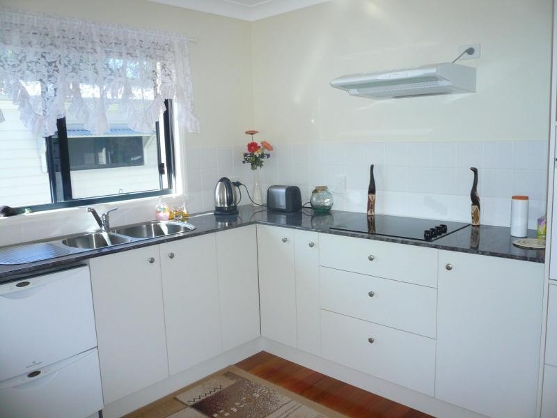 1 Dinjerra Street, Macleay Island QLD 4184