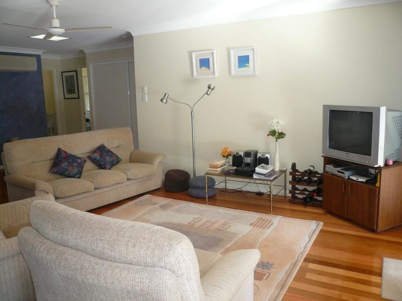 1 Dinjerra Street, Macleay Island QLD 4184