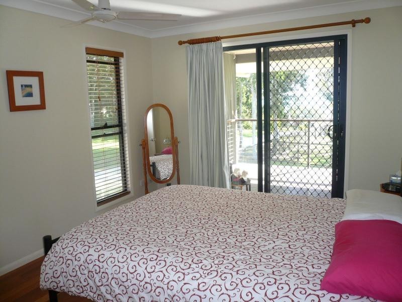 1 Dinjerra Street, Macleay Island QLD 4184