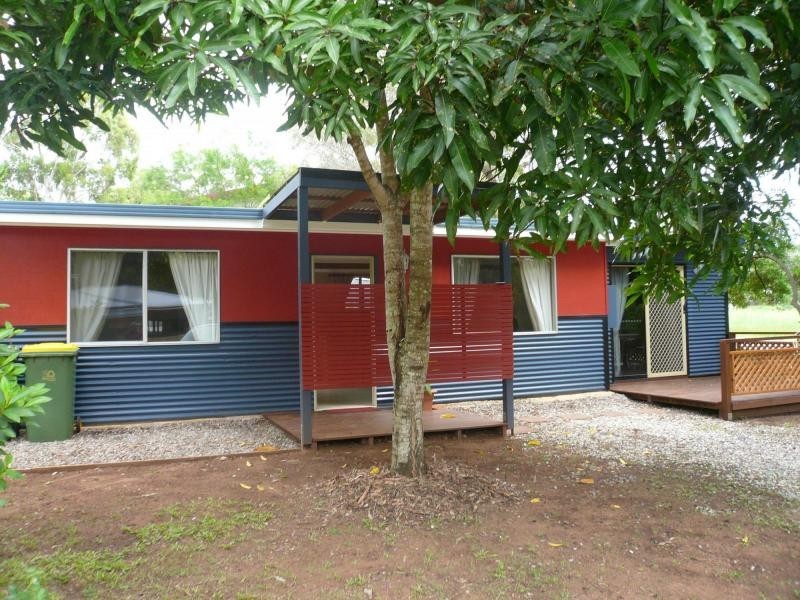 8 Hamilton Parade, Macleay Island QLD 4184