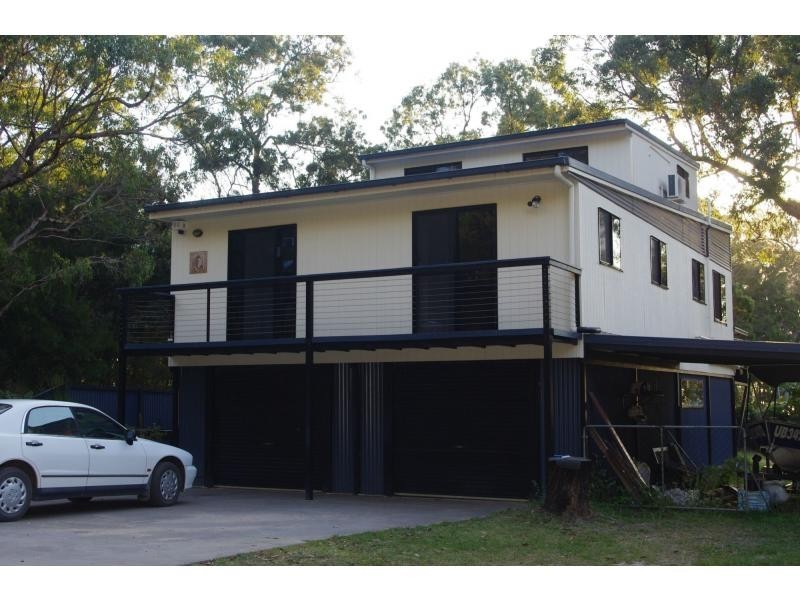 9 Dinjerra Street, Macleay Island QLD 4184