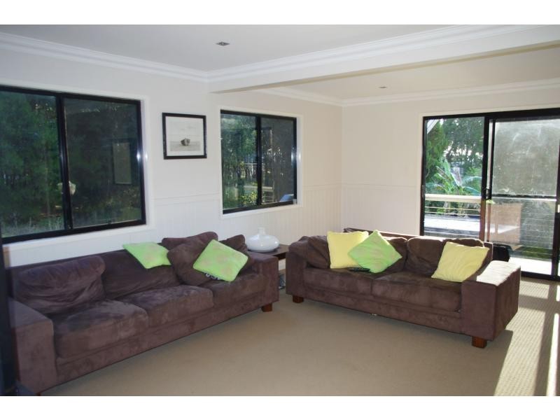 9 Dinjerra Street, Macleay Island QLD 4184