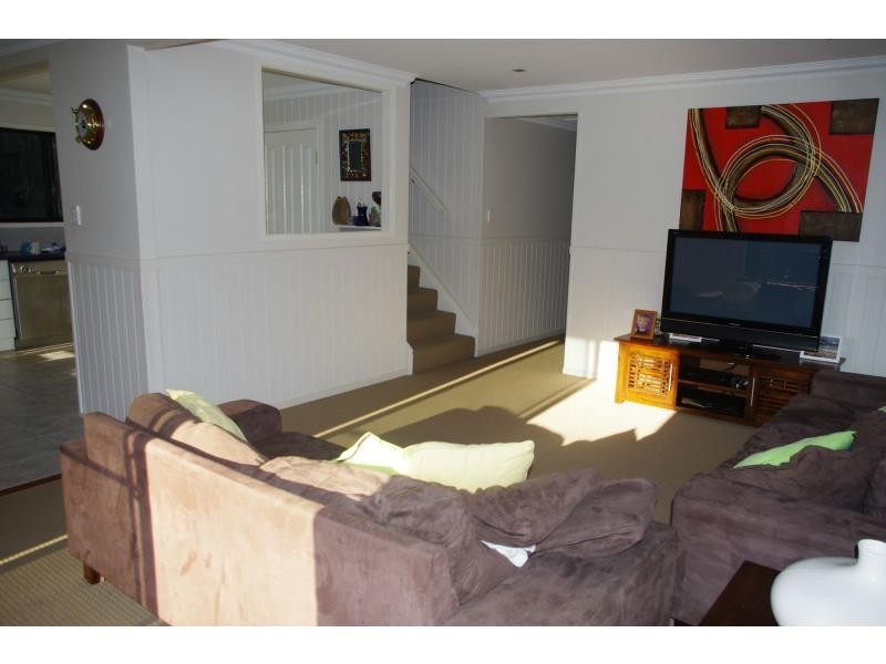 9 Dinjerra Street, Macleay Island QLD 4184