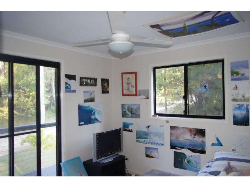 9 Dinjerra Street, Macleay Island QLD 4184