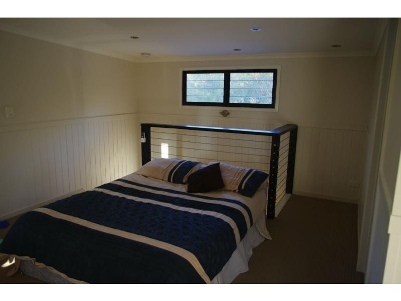 9 Dinjerra Street, Macleay Island QLD 4184