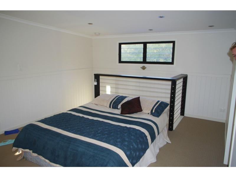 9 Dinjerra Street, Macleay Island QLD 4184