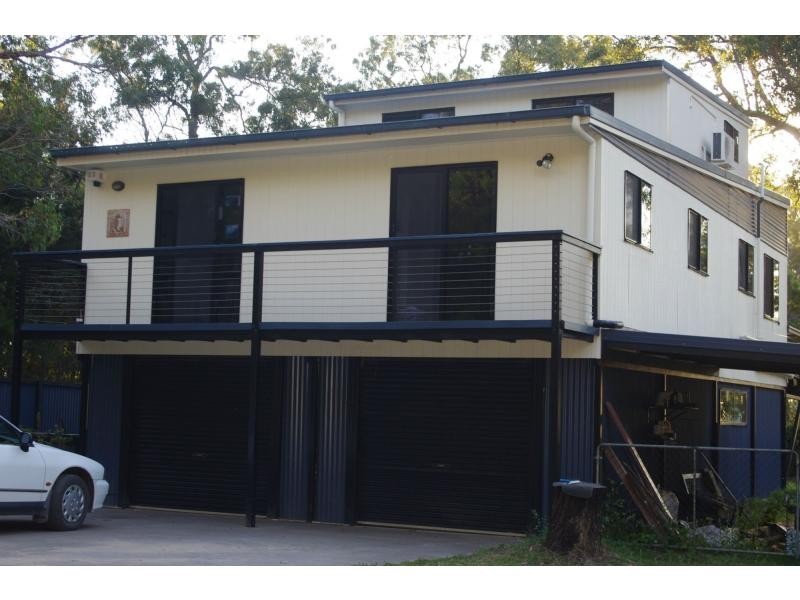 9 Dinjerra Street, Macleay Island QLD 4184