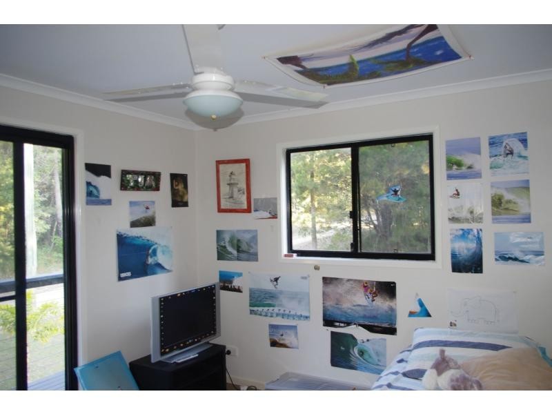 9 Dinjerra Street, Macleay Island QLD 4184