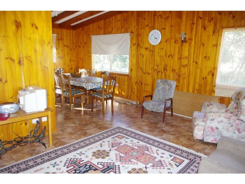 4 Edgewater Place, Lamb Island QLD 4184