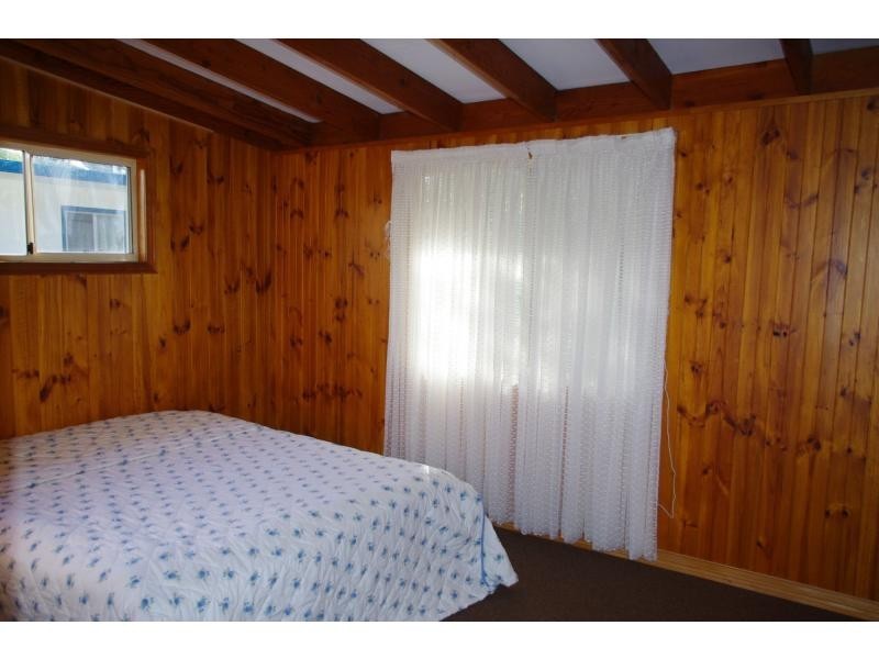 4 Edgewater Place, Lamb Island QLD 4184