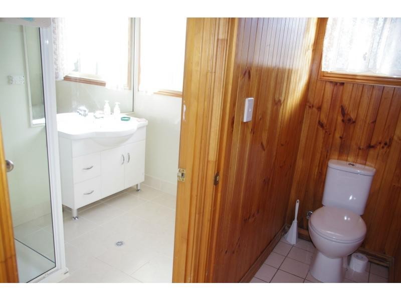 4 Edgewater Place, Lamb Island QLD 4184