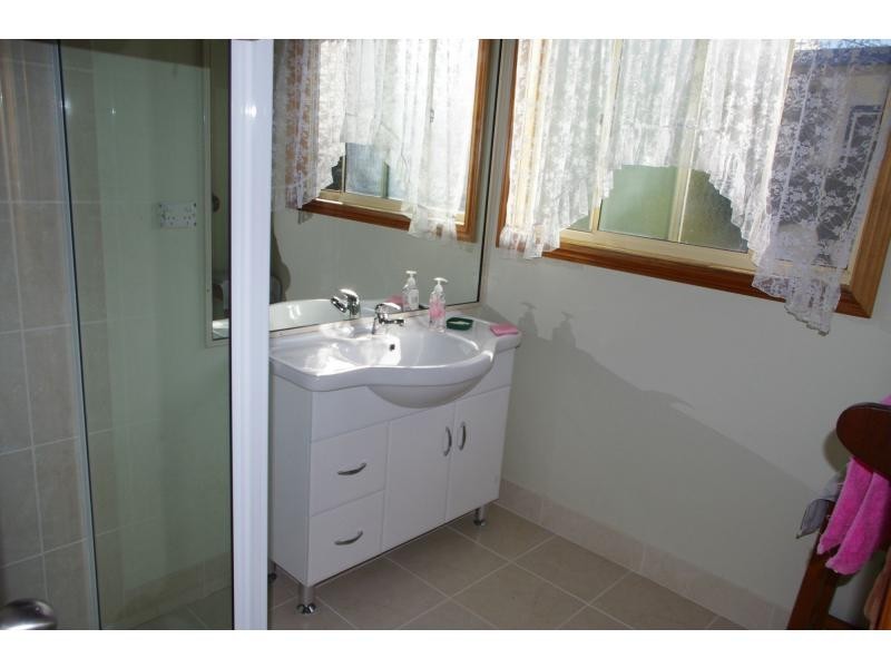 4 Edgewater Place, Lamb Island QLD 4184