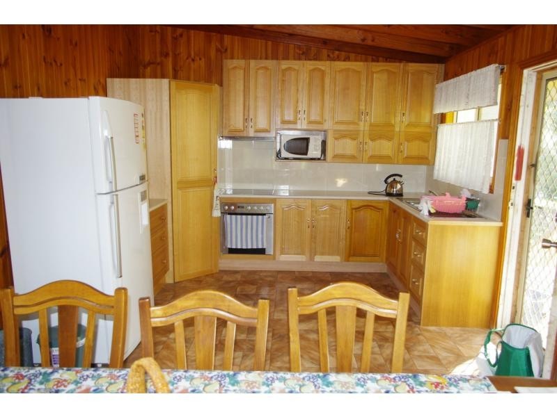 4 Edgewater Place, Lamb Island QLD 4184