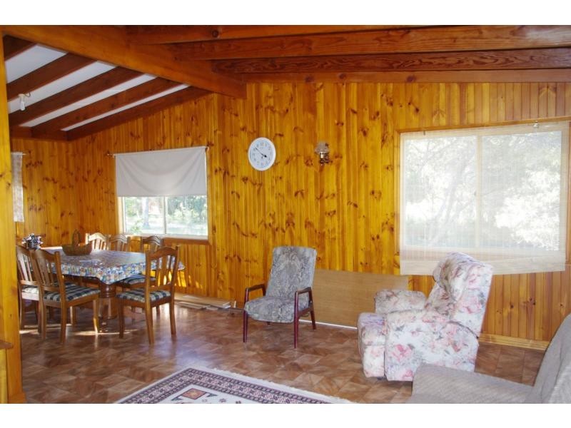 4 Edgewater Place, Lamb Island QLD 4184