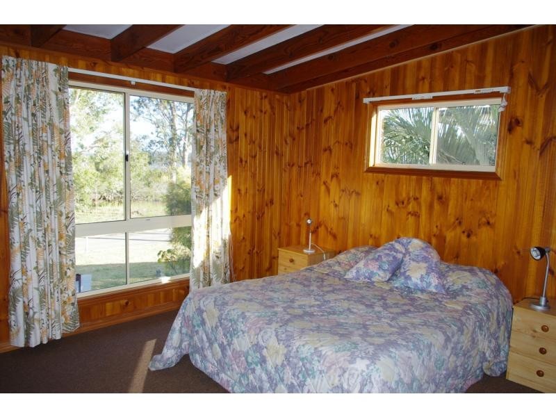 4 Edgewater Place, Lamb Island QLD 4184