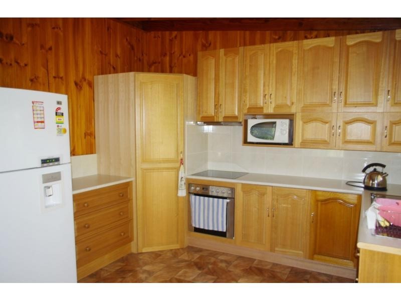 4 Edgewater Place, Lamb Island QLD 4184