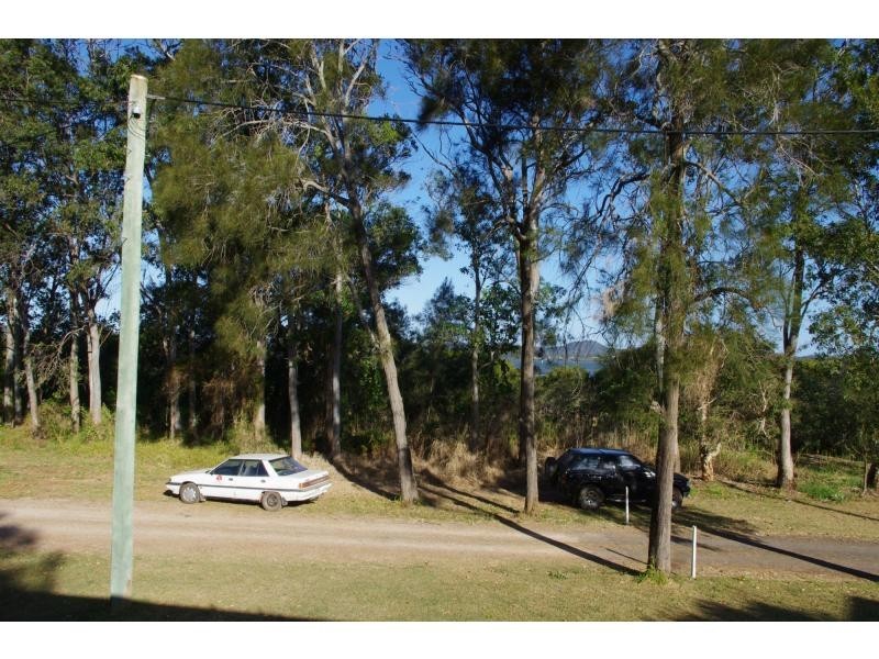 4 Edgewater Place, Lamb Island QLD 4184