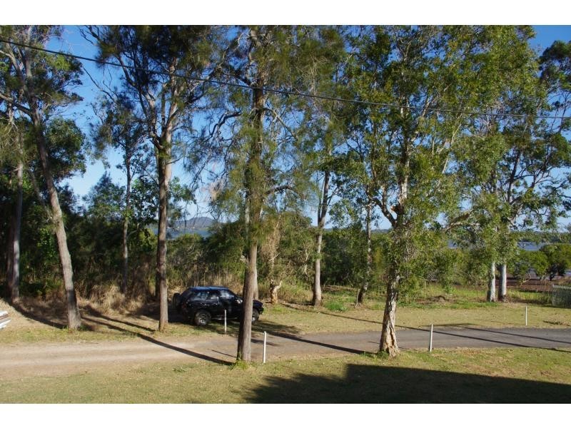 4 Edgewater Place, Lamb Island QLD 4184