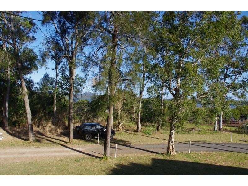 4 Edgewater Place, Lamb Island QLD 4184
