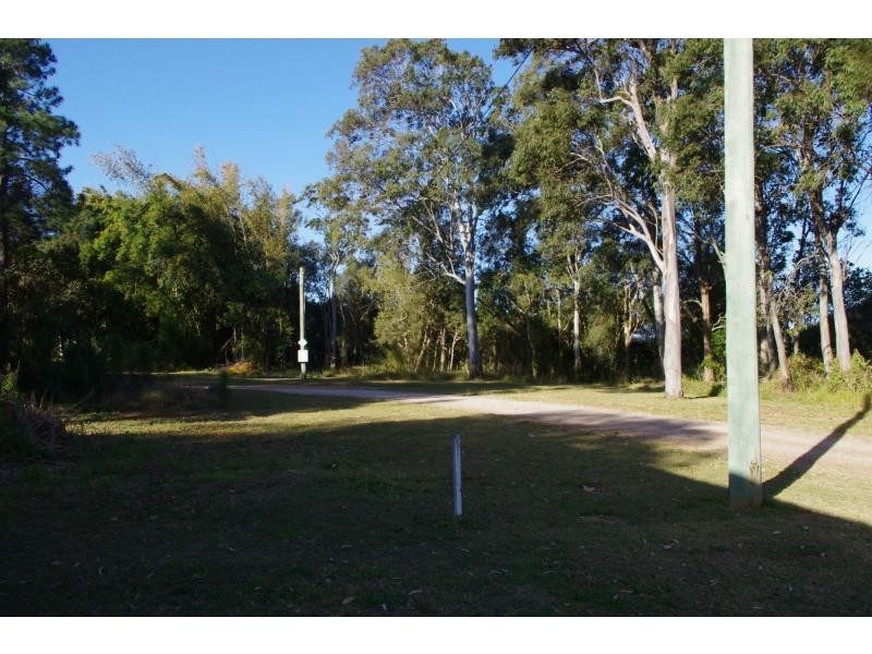 4 Edgewater Place, Lamb Island QLD 4184