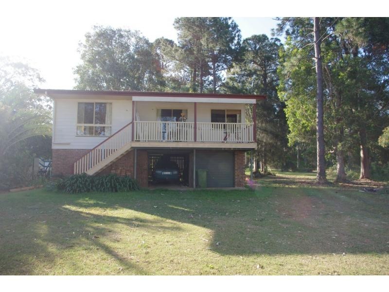 4 Edgewater Place, Lamb Island QLD 4184