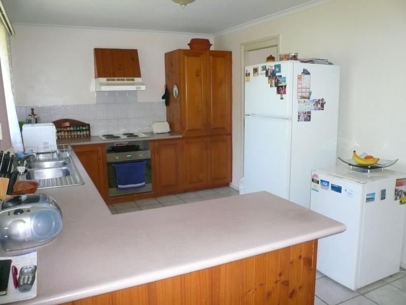 33 Charles Terrace, Macleay Island QLD 4184