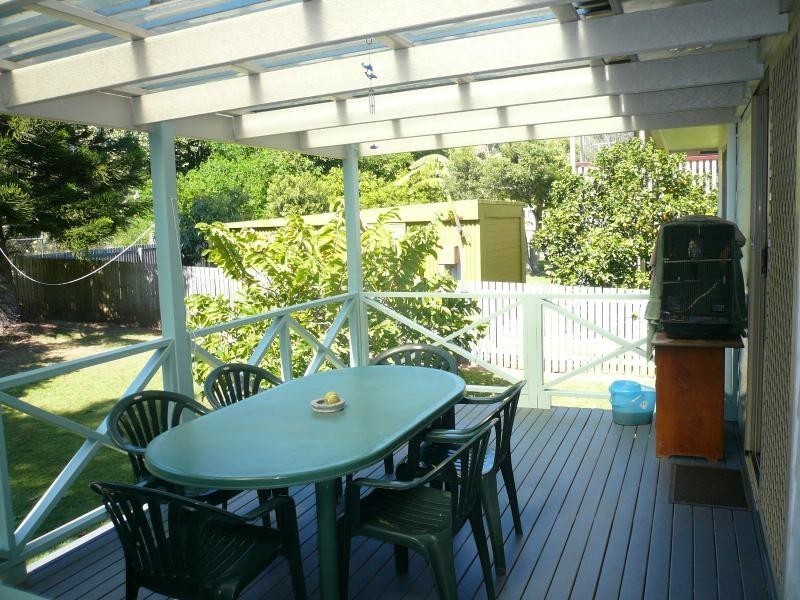 33 Charles Terrace, Macleay Island QLD 4184