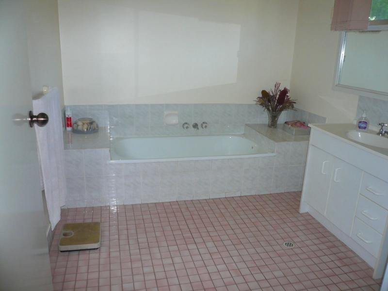 33 Charles Terrace, Macleay Island QLD 4184
