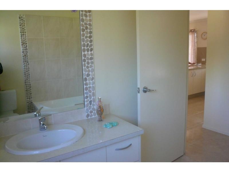 3 Alistair Court, Macleay Island QLD 4184