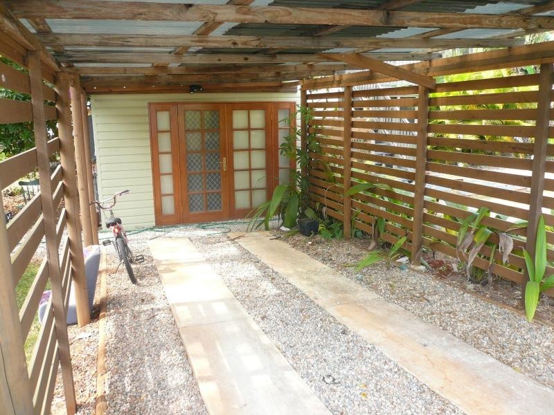 6 Thomas Street, Macleay Island QLD 4184
