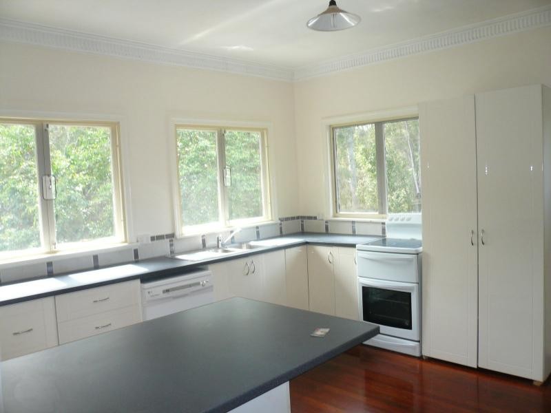 6 Thomas Street, Macleay Island QLD 4184