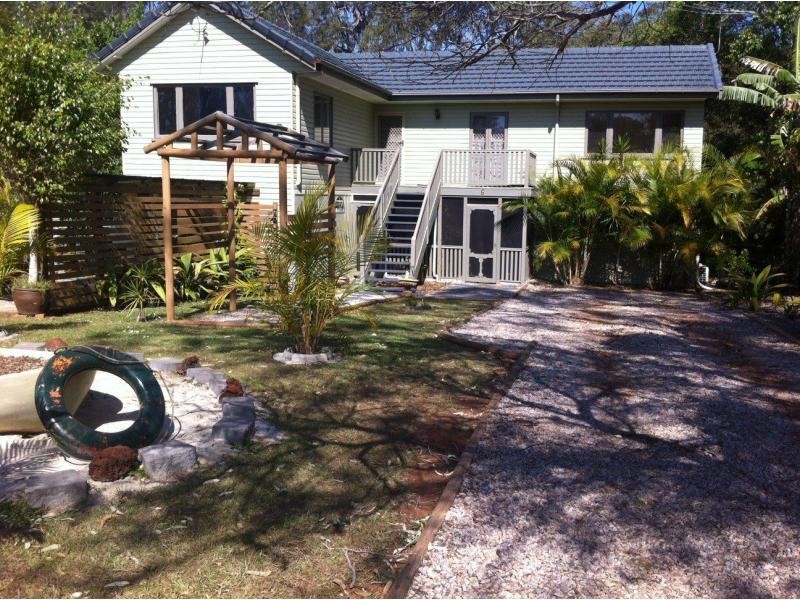 6 Thomas Street, Macleay Island QLD 4184