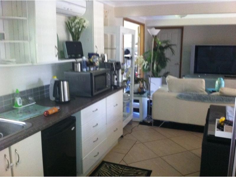 6 Thomas Street, Macleay Island QLD 4184