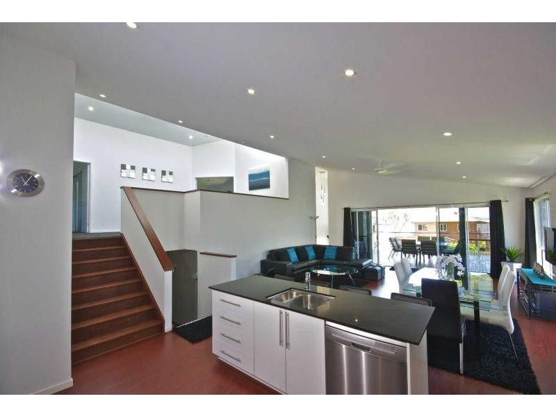 15 Kim Crescent, Macleay Island QLD 4184