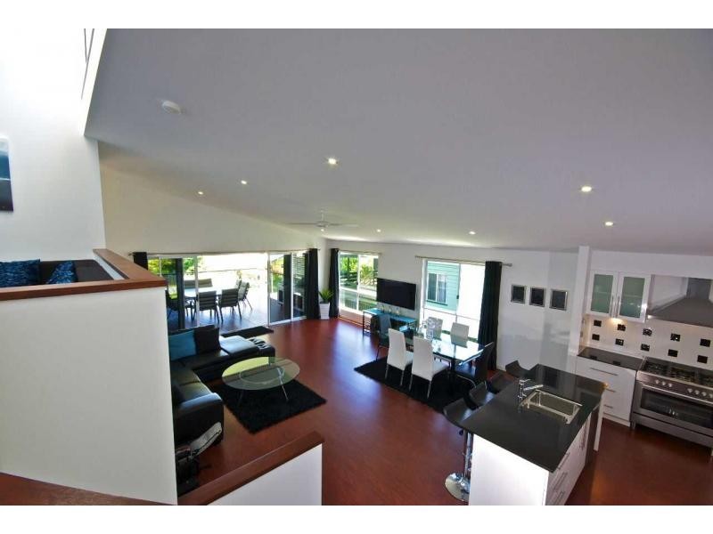 15 Kim Crescent, Macleay Island QLD 4184