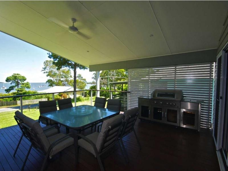 15 Kim Crescent, Macleay Island QLD 4184