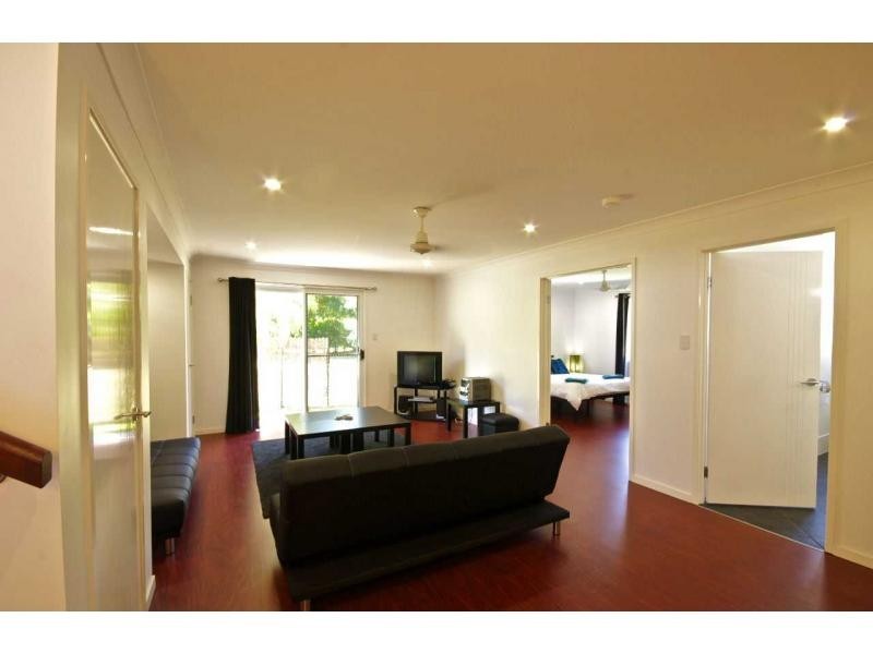 15 Kim Crescent, Macleay Island QLD 4184