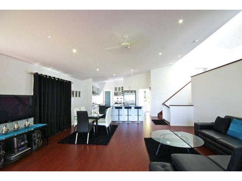 15 Kim Crescent, Macleay Island QLD 4184