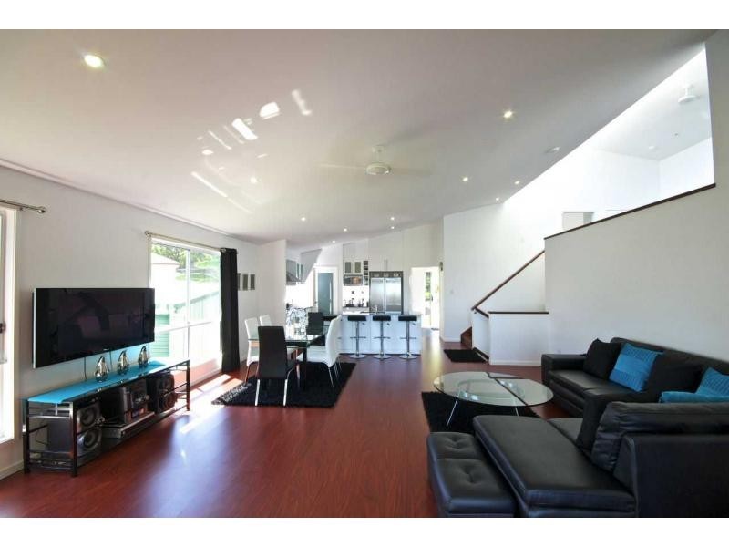 15 Kim Crescent, Macleay Island QLD 4184