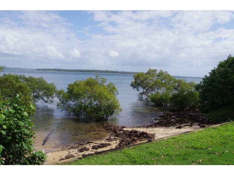 91 Coondooroopa Drive, Macleay Island QLD 4184