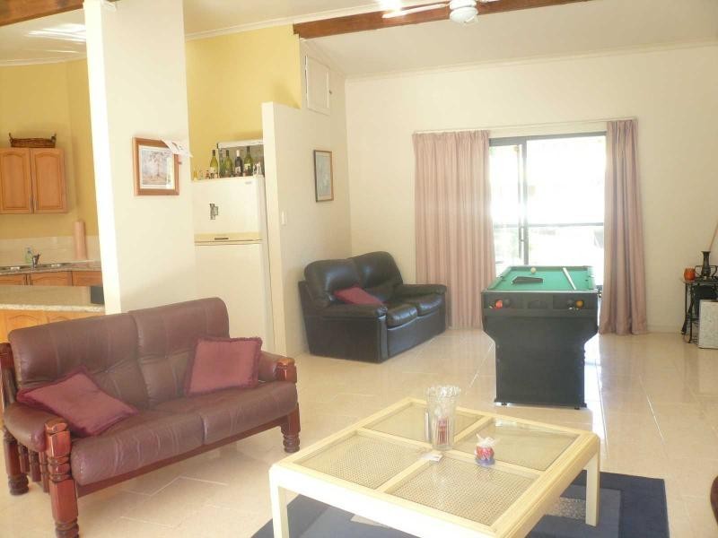 11 Jane Street, Macleay Island QLD 4184