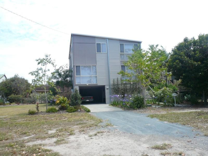 34 Eastbourne Terrace, Macleay Island QLD 4184