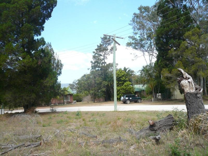 18 Weeroona Avenue, Macleay Island QLD 4184