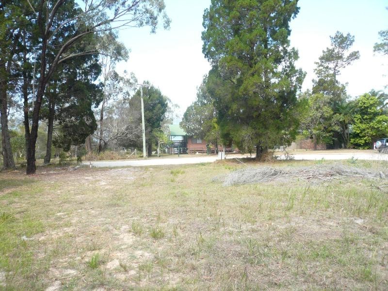 18 Weeroona Avenue, Macleay Island QLD 4184