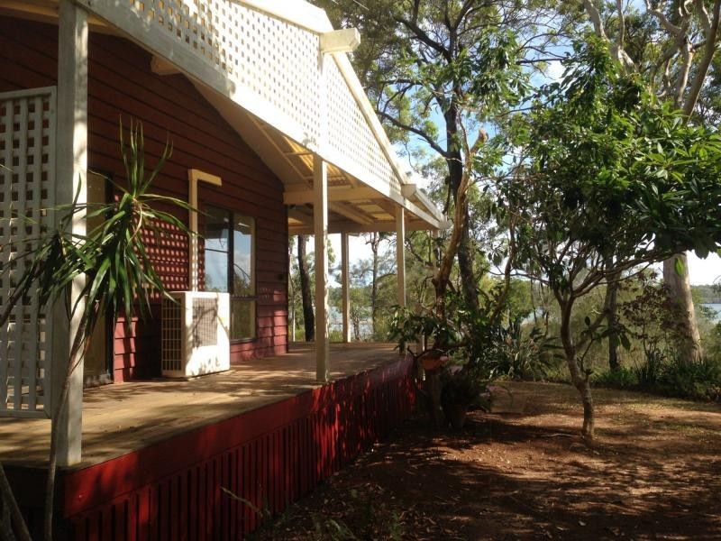 1 Treasure Island Avenue, Karragarra Island QLD 4184