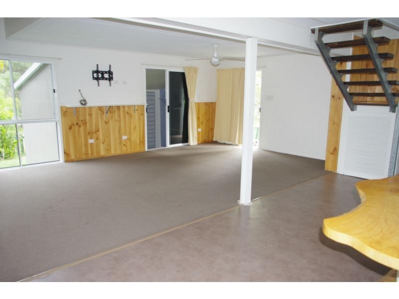 24 Rhodes Street, Macleay Island QLD 4184