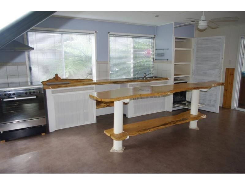 24 Rhodes Street, Macleay Island QLD 4184