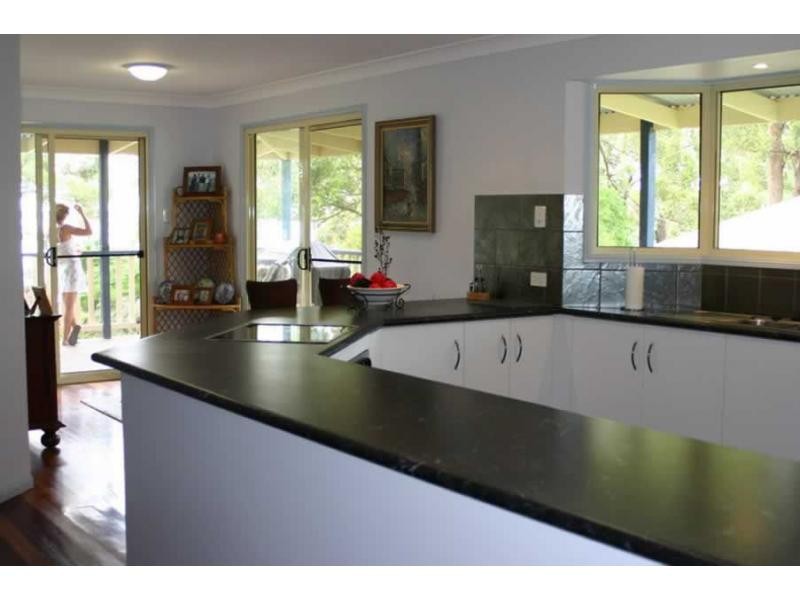 28 Coast Road, Macleay Island QLD 4184